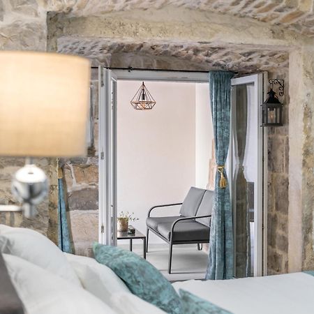 Heritage Apartman Geza In Centar With Private Parking Kaštela Eksteriør billede