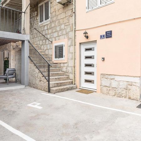 Heritage Apartman Geza In Centar With Private Parking Kaštela Eksteriør billede