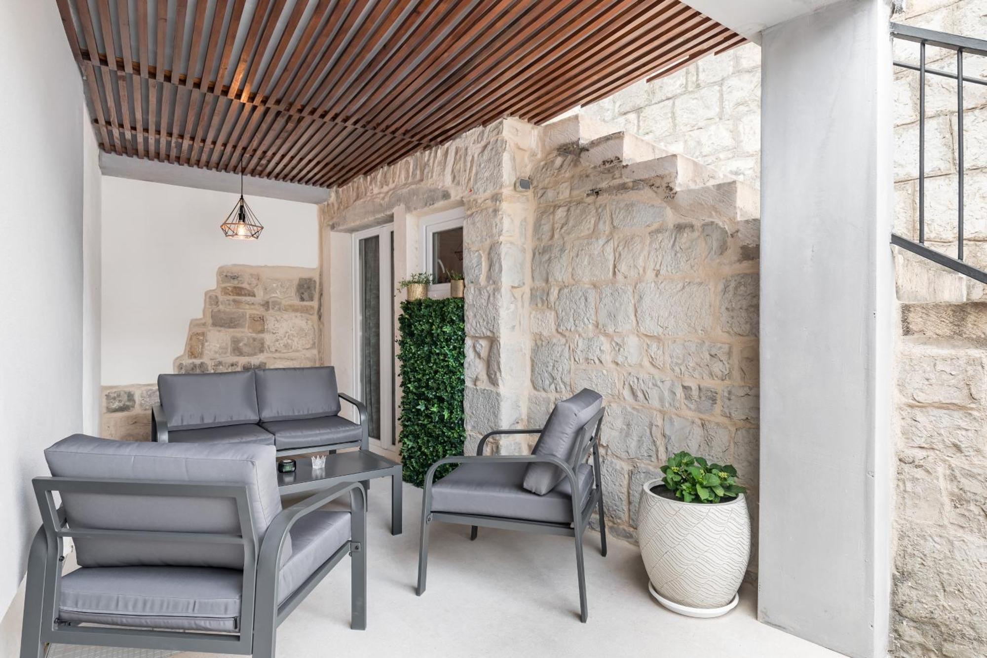 Heritage Apartman Geza In Centar With Private Parking Kaštela Eksteriør billede