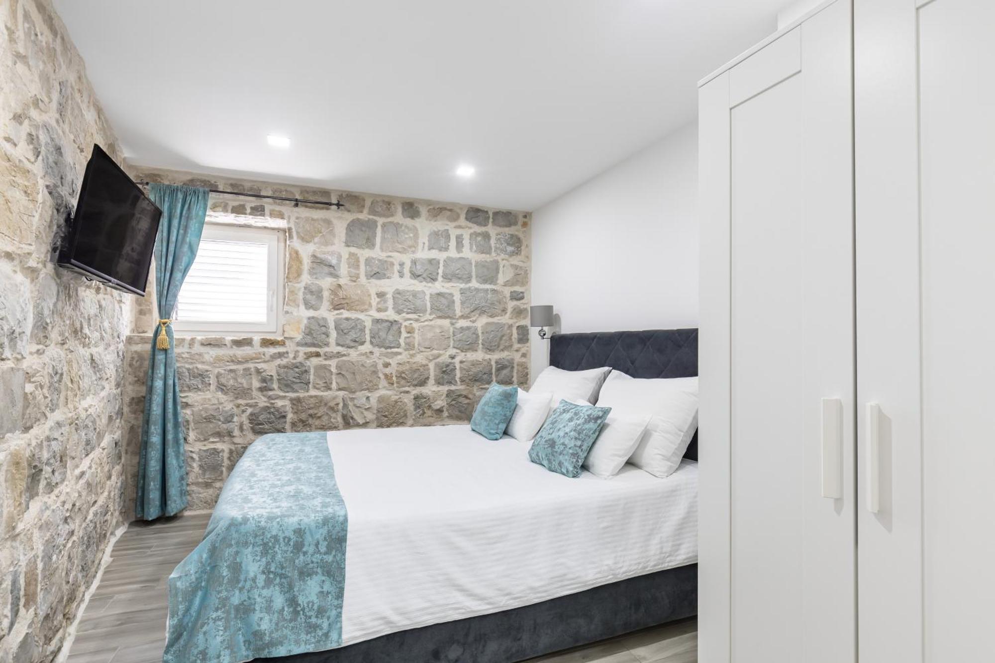 Heritage Apartman Geza In Centar With Private Parking Kaštela Eksteriør billede