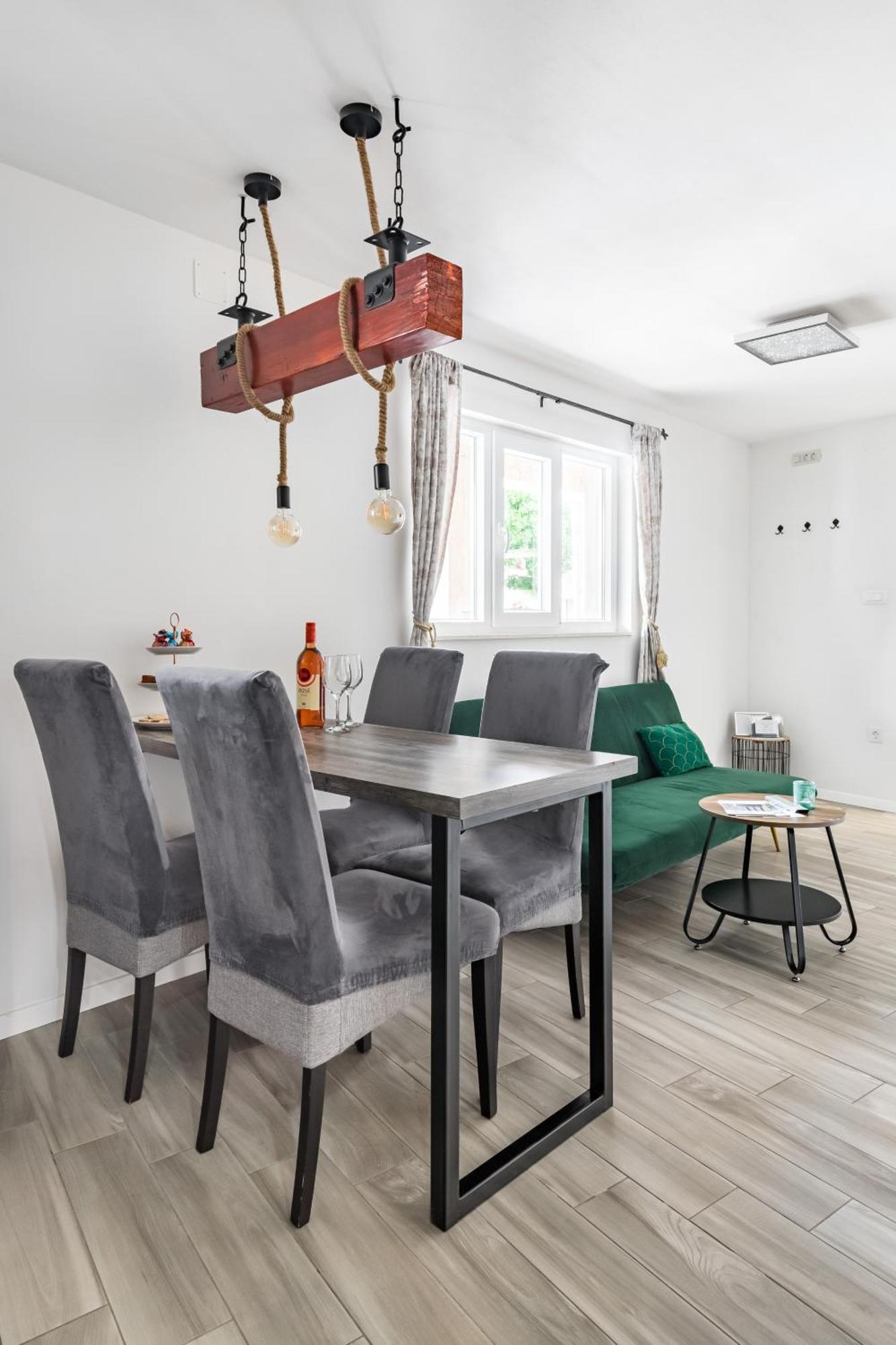 Heritage Apartman Geza In Centar With Private Parking Kaštela Eksteriør billede