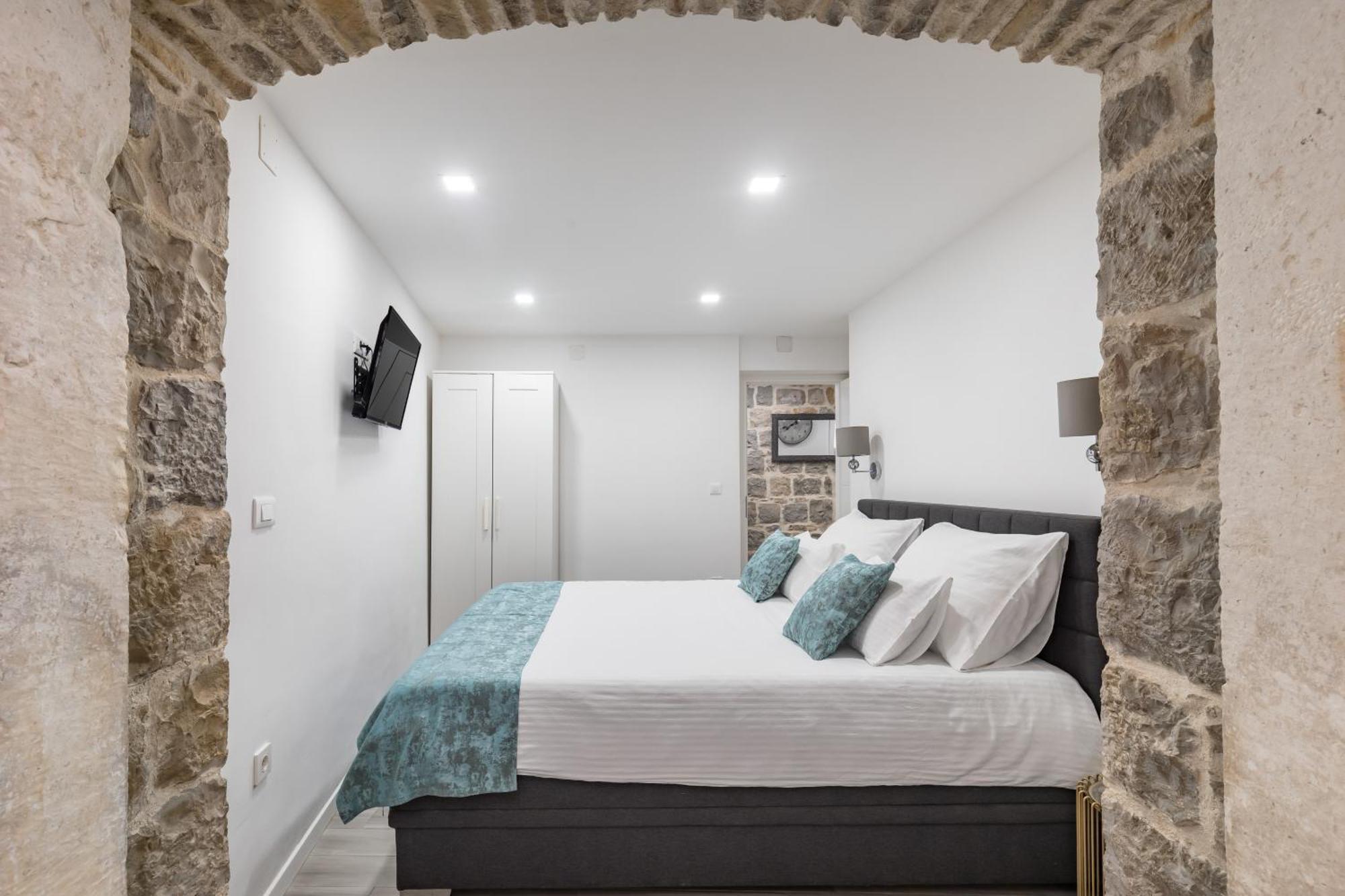 Heritage Apartman Geza In Centar With Private Parking Kaštela Eksteriør billede