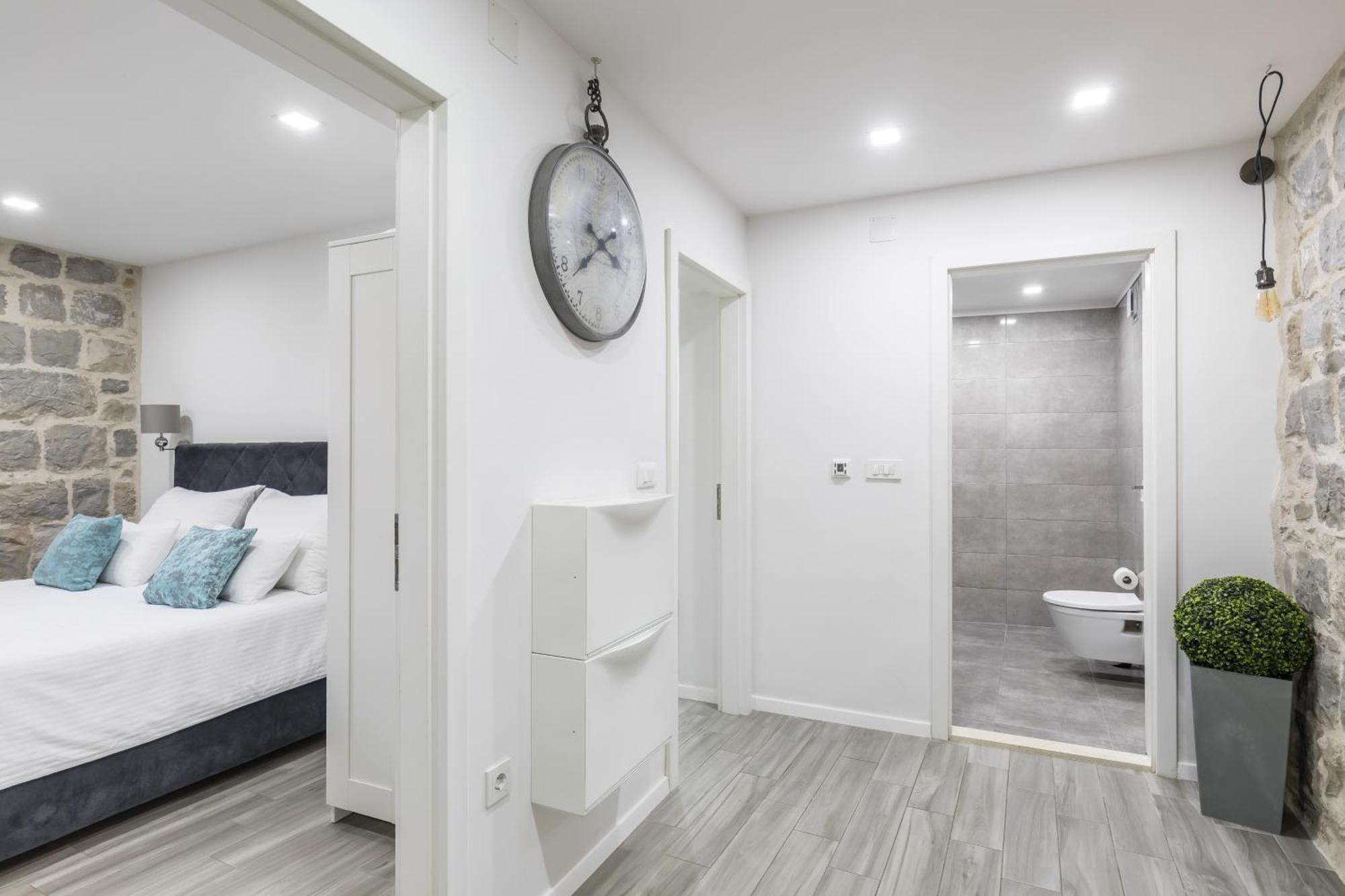 Heritage Apartman Geza In Centar With Private Parking Kaštela Eksteriør billede