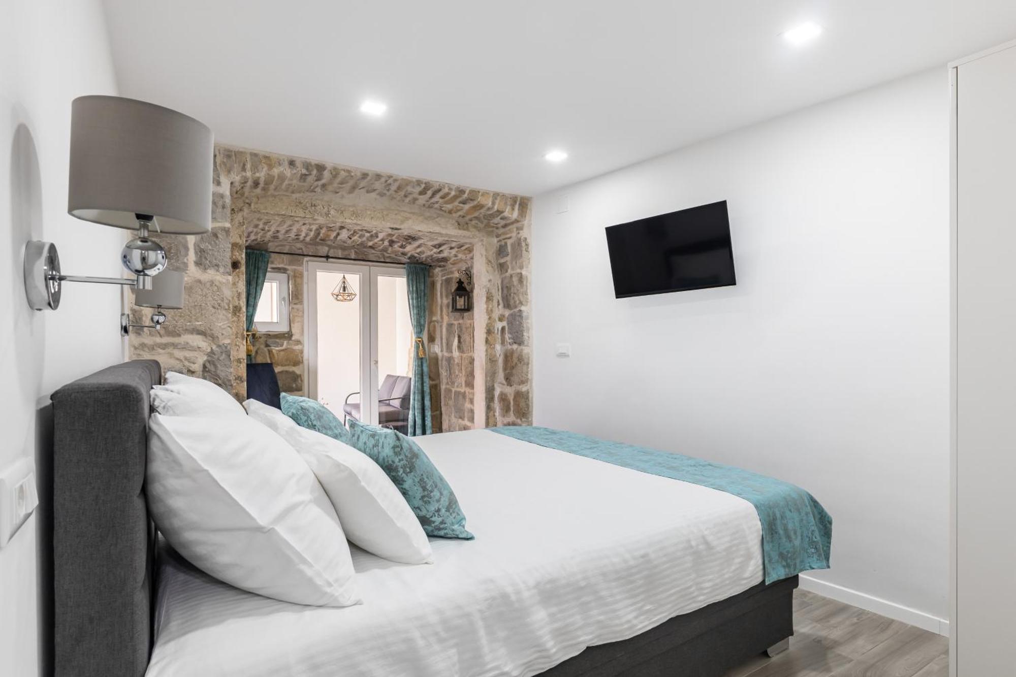 Heritage Apartman Geza In Centar With Private Parking Kaštela Eksteriør billede