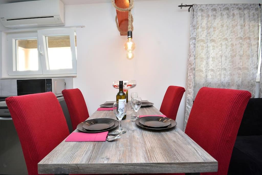 Heritage Apartman Geza In Centar With Private Parking Kaštela Eksteriør billede